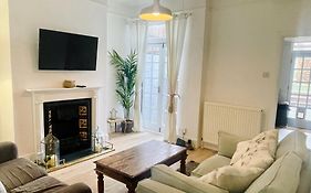 Newly Refurbished City Centre House With Parking